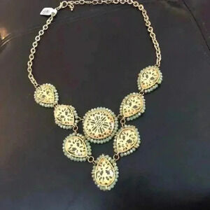 NWT Francesca’s Boutique Chunky Gold Statement‎ Necklace